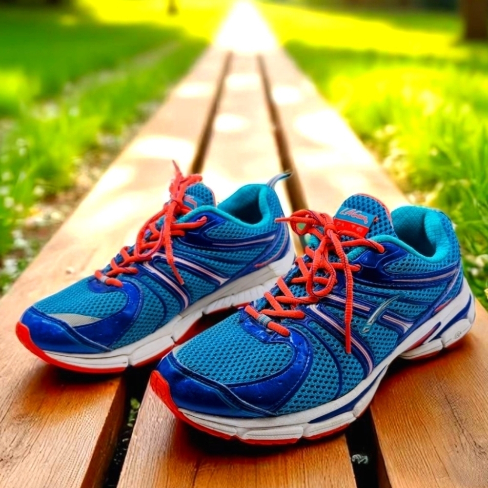 L.A. Gear Sz 9.5 Mirage Sneakers in Vibrant Blue W Orange Laces